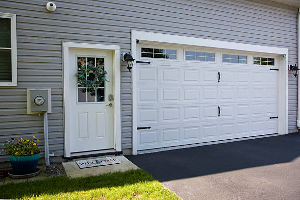 24/7 Emergency Garage Door Panel Replacement experts in Essexville, MI
